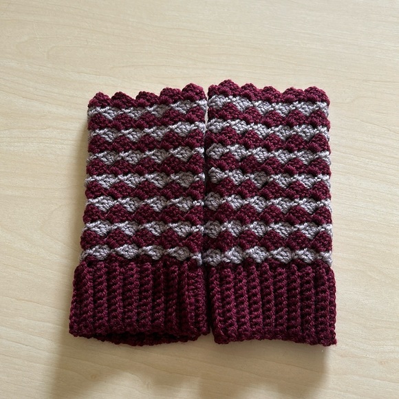 Handmade fingerless mittens - Picture 3 of 6